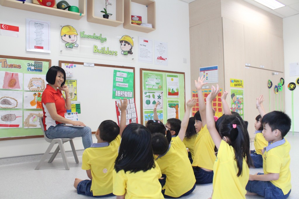 KLCII – BNU undergraduate conducting a Chinese class