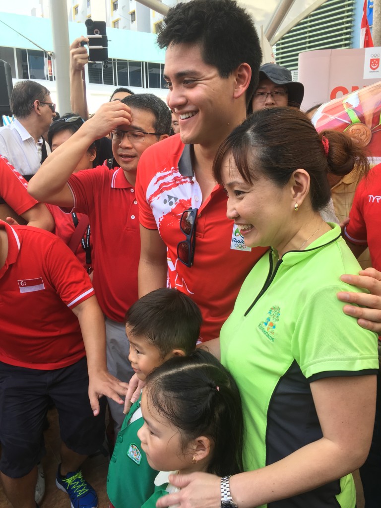 joseph-schooling-with-our-teacher-k1-and-k2-students-from-kinderland-marine-parade