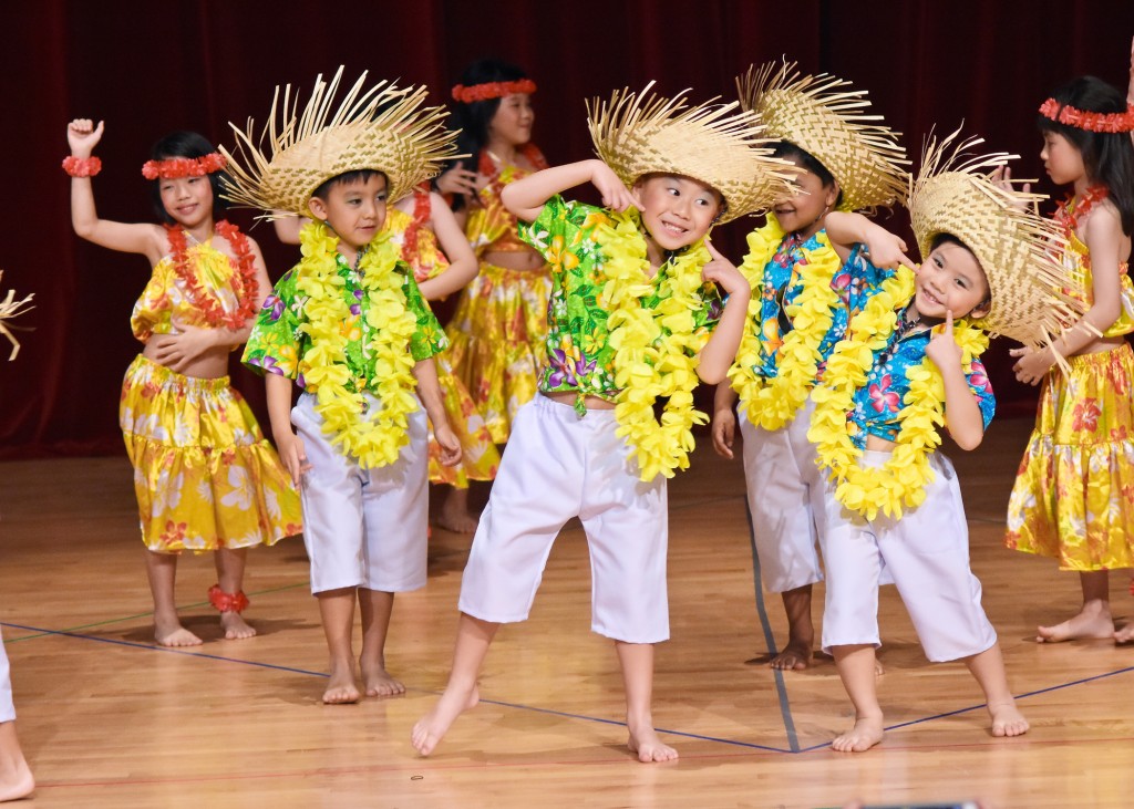 A heart-warming Samoan dance by our NurtureStars K1 & K2 students.