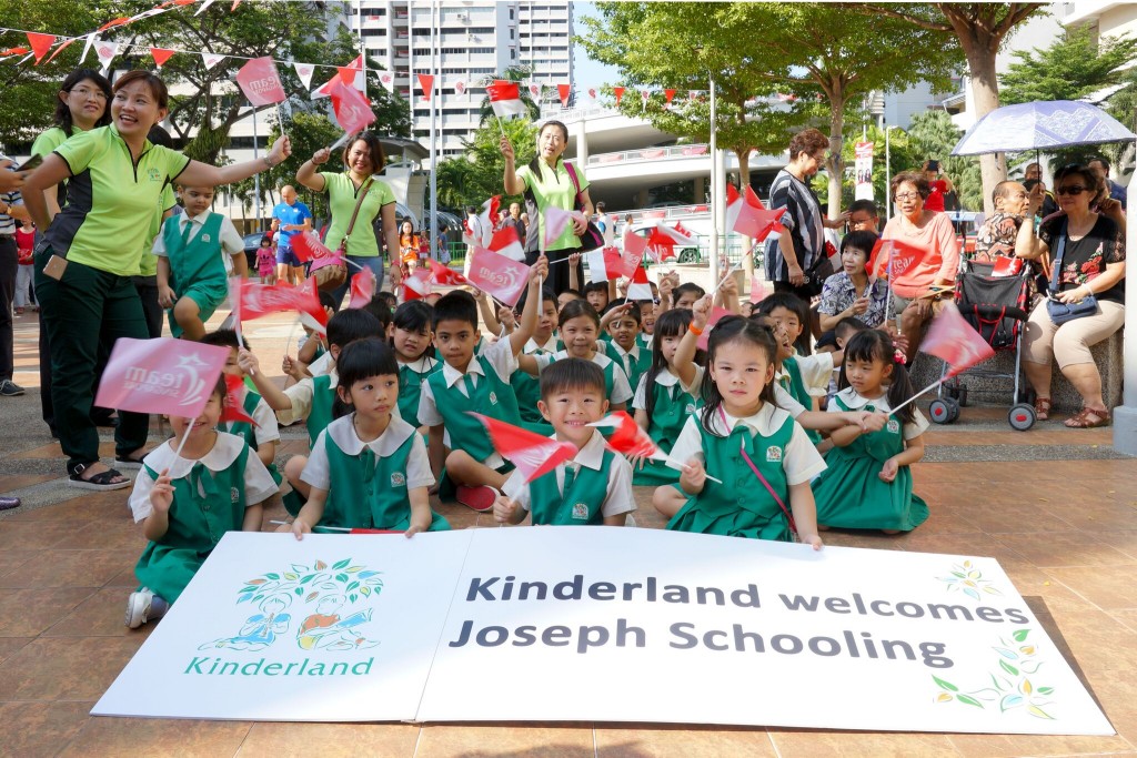 Our K1 and K2 students welcoming Joseph Schooling.